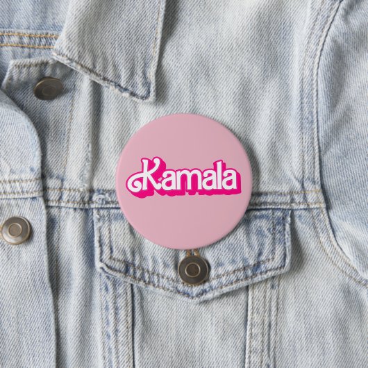 Kamala Harris in Rosa Button (Beispiel)