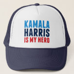 Kamala Harris ist Mein Held Truckerkappe<br><div class="desc">Kamala Harris ist mein Held. Für alle schwarzen und indischen Frauen da draußen,  die die Vorbilddemokratin Kamala Harris als Vizepräsidentin im Weißen Haus als Inspiration für Mädchen überall sehen.</div>