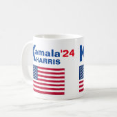 Kamala Harris mit amerikanischer Flagge Kaffeetasse (Vorderseite Links)