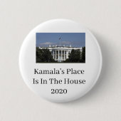 Kamala Harris Place befindet sich im Knopf des Wei Button (Vorderseite)