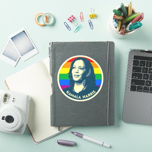 KAMALA HARRIS PRIDE ABZEICHEN AUFKLEBER (iPad Hülle)