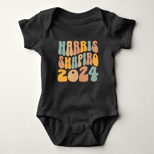 Kamala Harris Shapiro Wavy Text Retro Trendy Baby Strampler (Vorderseite)