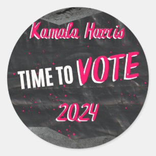 Kamala Harris Sticker. Dunkel mit rosa Schriftart. Runder Aufkleber