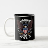 Kamala Harris Tim Walz Waltz Wahl 2024 Zweifarbige Tasse (Links)