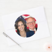 Kamala Harris und Tim Walz Runder Aufkleber (Umschlag)
