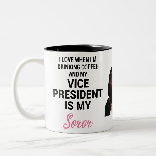 Kamala Harris VP Alpha Kappa Alpha Zweifarbige Tasse (Links)