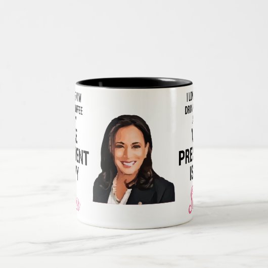 Kamala Harris VP Alpha Kappa Alpha Zweifarbige Tasse (Mittel)