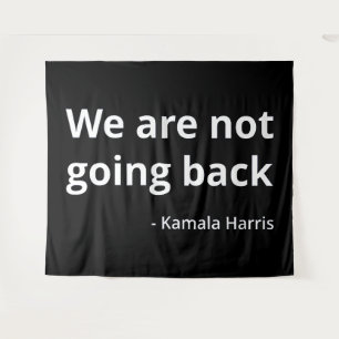 Kamala Harris - Wir gehen nicht zurück III Wandteppich
