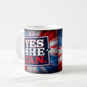 Kamala Harris 'Yes She Can' Kaffeetasse (Vorderseite Links)