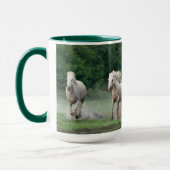 Kamargue Pferde laufen im Wasser Tasse (Links)