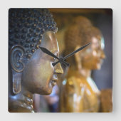 Kambodscha, Phnom Penh. Buddha Quadratische Wanduhr (Vorderseite)