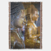 Kambodscha, Phnom Penh. Buddha-Statuen Decke (Vorderseite Vertikal)