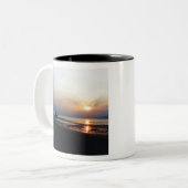 Kamel am Strand bei Sunset Zweifarbige Tasse (Vorderseite Links)
