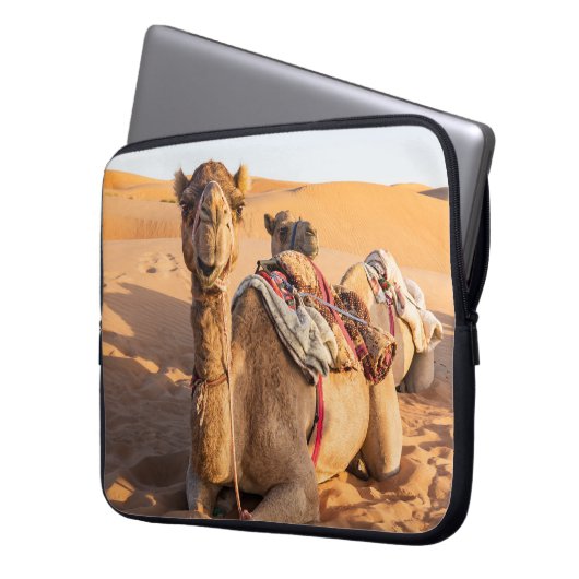 Kamel in der Oman-Wüste Laptopschutzhülle (Vorderseite Links)