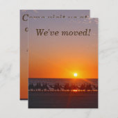 Kamele bewegen Ankündigung mit Sonnenuntergang zur (Vorne/Hinten)