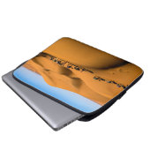 Kamele in der Wüste unter blauem Himmel Laptopschutzhülle (Vorne Knopf)