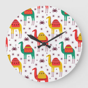 Kamelflache Farbe, dekoratives Muster. Große Wanduhr