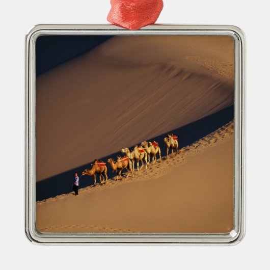 Kamelkarawane auf der Wüste, Dunhuang, Gansu Ornament Aus Metall (Vorne)