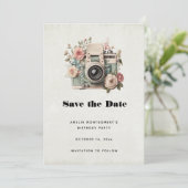 Kamera mit Retro-Pastellbild Blumen Save The Date (Stehend Vorderseite)