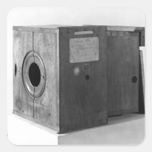 Kamera von Joseph Nicephore Niepce, c.1816-22 Quadratischer Aufkleber