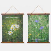 Kamille und Zichorien-Blume auf der grünen Wiese Wandteppich Mit Holzrahmen (Doppelt)