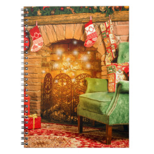 Kamin im Weihnachtsraum, Weihnachtsbaum, Notizblock