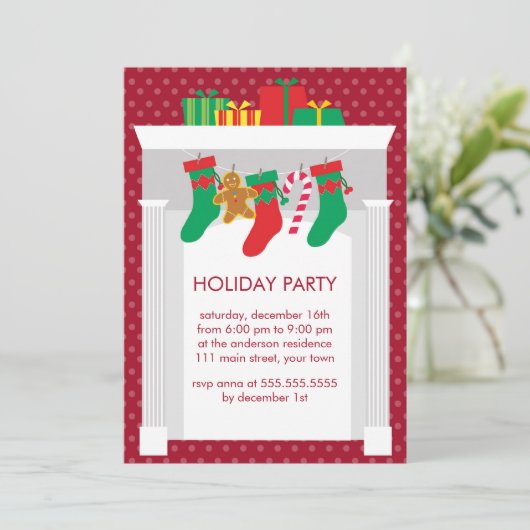 Kamin mit WeihnachtsStrümpfen Party Einladung (Stehend Vorderseite)