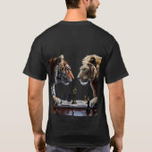 Kampf der Könige: Tiger vs Löwe Schachduell" T-Shirt (Rückseite)