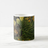 Kampf um einen Tiger und ein Buffalo Kaffeetasse (Mittel)