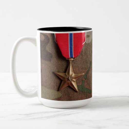Kampf-Veteran und Bronze-Stern-Kaffee-Tasse Zweifarbige Tasse (Links)
