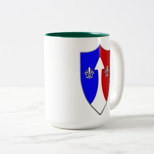 Kampfanzug und gedämpft zweifarbige tasse (VorderseiteRechts)