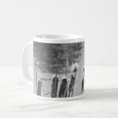 Kämpfe am Teich in Schwarz und Weiß Kaffeetasse (Vorderseite Links)