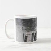 Kämpfe am Teich in Schwarz und Weiß Kaffeetasse (Links)
