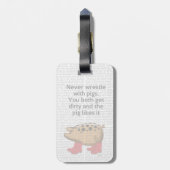 Kämpfe nie mit Schweinen Gepäckanhänger (Rückseite vertikal)