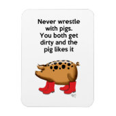 Kämpfe nie mit Schweinen Magnet (Vertikal)