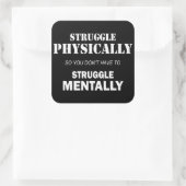 Kämpfen körperlich nicht mental quadratischer aufkleber (Tasche)