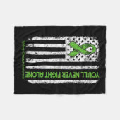 Kämpfen Sie niemals allein mit der Flagge einer gr Fleecedecke (Vorderseite (Horizontal))