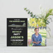 Kämpfer Jet Birthday Einladungen Green Dunkel Foto (Stehend Vorderseite)