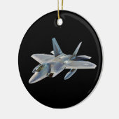 Kampfflugzeug des Raubvogel-F-22 auf Schwarzem Keramikornament (Links)