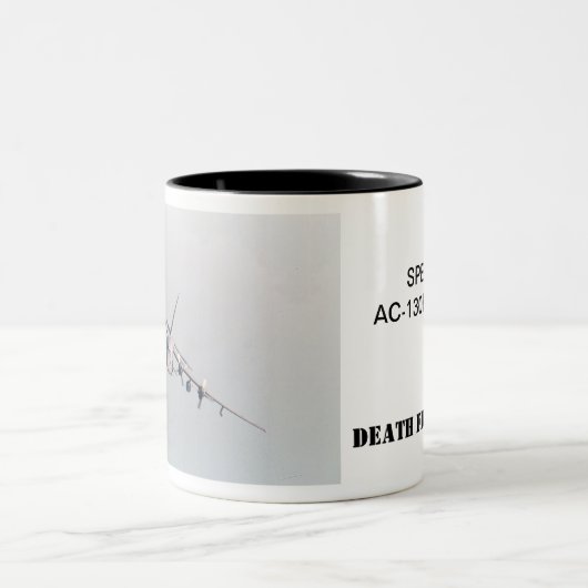 Kampfhubschrauber AC-130 Zweifarbige Tasse (Mittel)