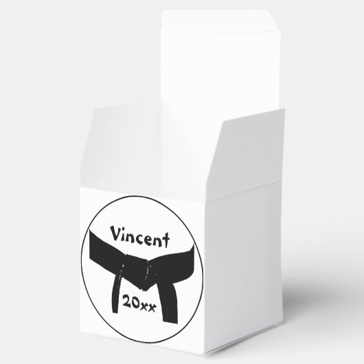 Kampfkunst Basic Black Belt Geschenkschachtel (Geöffnet)