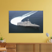 Kampfschiff Unabhängigkeit im Golf von Mexiko Leinwanddruck (Insitu (Wohnzimmer))