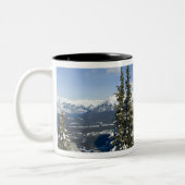 Kanada, Alberta, Banff. Aussicht auf das Bow-Tal Zweifarbige Tasse (Links)