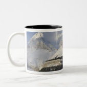 Kanada, Alberta, Banff National Park. Ansicht Zweifarbige Tasse (Links)