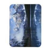 Kanada, Alberta, Banff National Park, Lake Magnet (Vertikal)