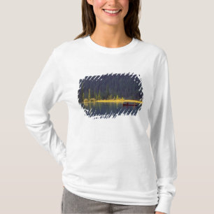 Kanada, Alberta, Baniff-Nationalpark. Zwei Jungen T-Shirt