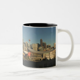 Kanada, Alberta, Calgary: Stadt-Skyline von 3 Zweifarbige Tasse
