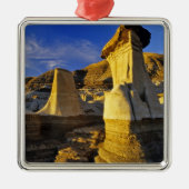 Kanada, Alberta, Drumheller. Hoodoos. Silbernes Ornament (Vorne)