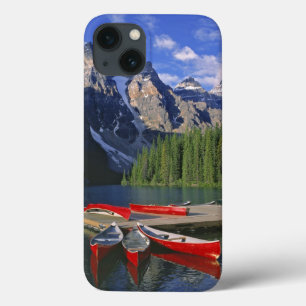 Kanada, Alberta, Moraine Lake. Rote Kanus warten Case-Mate iPhone Hülle