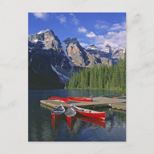 Kanada, Alberta, Moraine Lake. Rote Kanus warten Postkarte (Vorderseite)